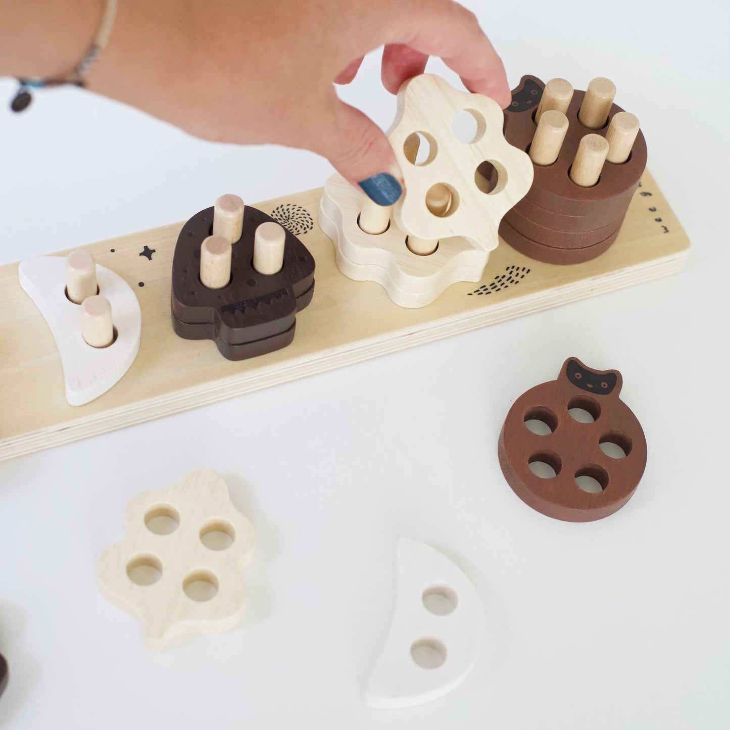 Wee Gallery Count + Stack Toy - Eco-Friendly Non-Toxic Montessori Counting and Sorting Toy | Ages 2+