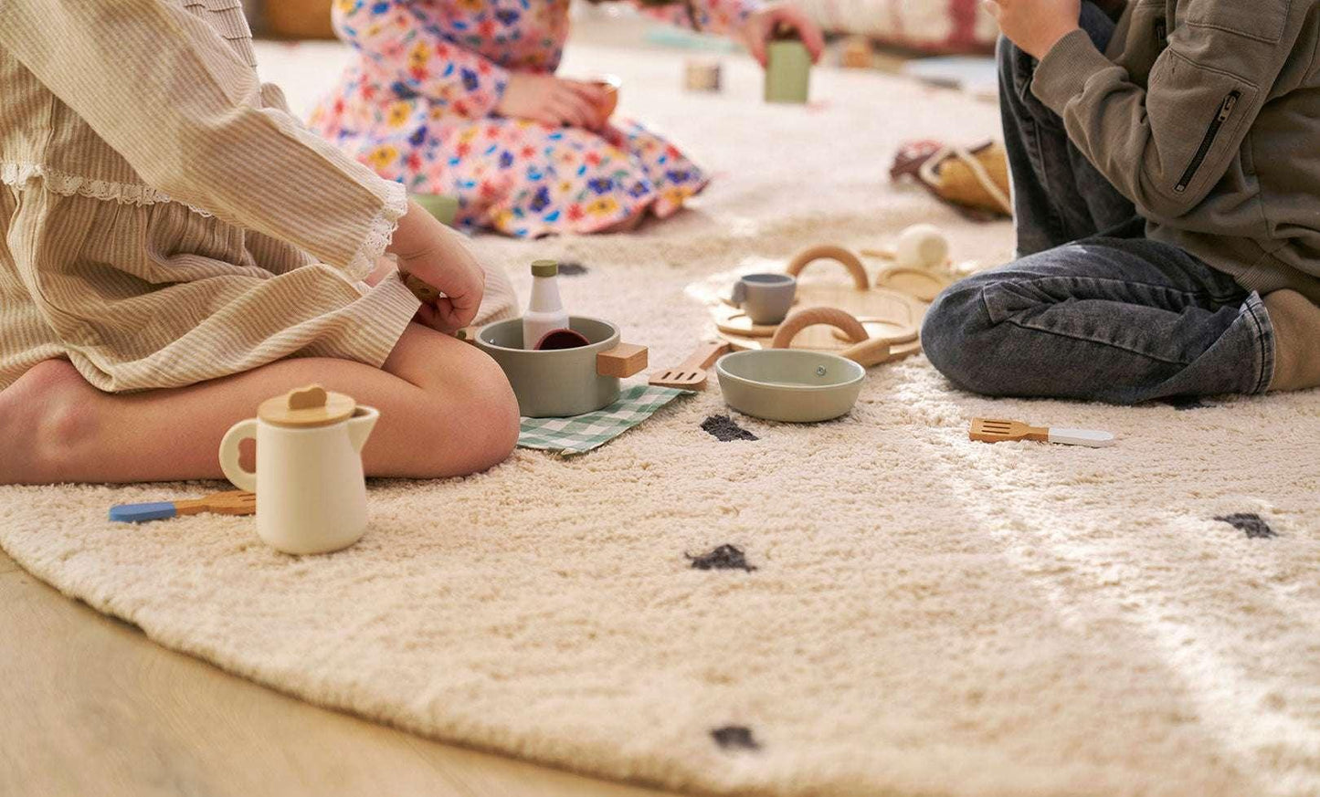 Sage & Wild Dotted Washable Organic Cotton Round Rug - GOTS Certified Classic Design