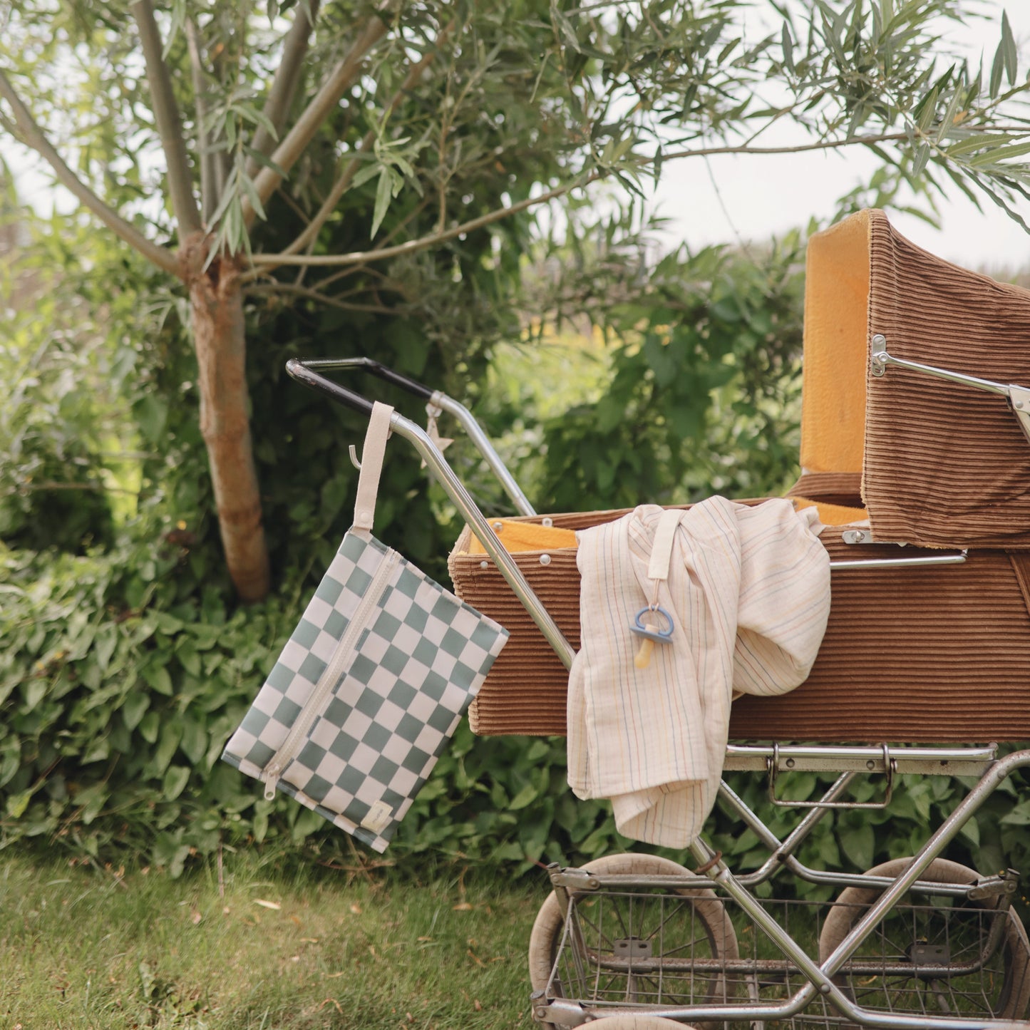 Mushie Organic Cotton Muslin Swaddle Blanket