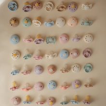 Load image into Gallery viewer, FRIGG Lucky Symmetrical Silicone Pacifier 2-Pack (0-6 Months)
