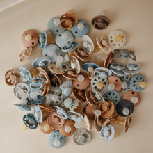 Load image into Gallery viewer, FRIGG Lucky Symmetrical Silicone Pacifier 2-Pack (0-6 Months)
