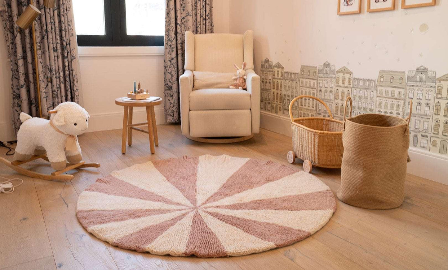 Sage & Wild Beach Ball Wool Rug - RWS Certified New Zealand Wool Round Rug in Pink