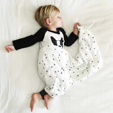 Load image into Gallery viewer, Wee Gallery Organic Muslin Swaddle - Stars
