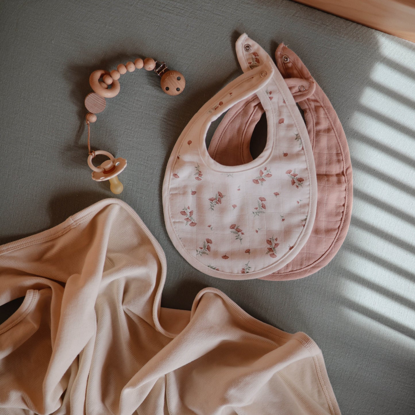 Mushie Organic Cotton Muslin Bib