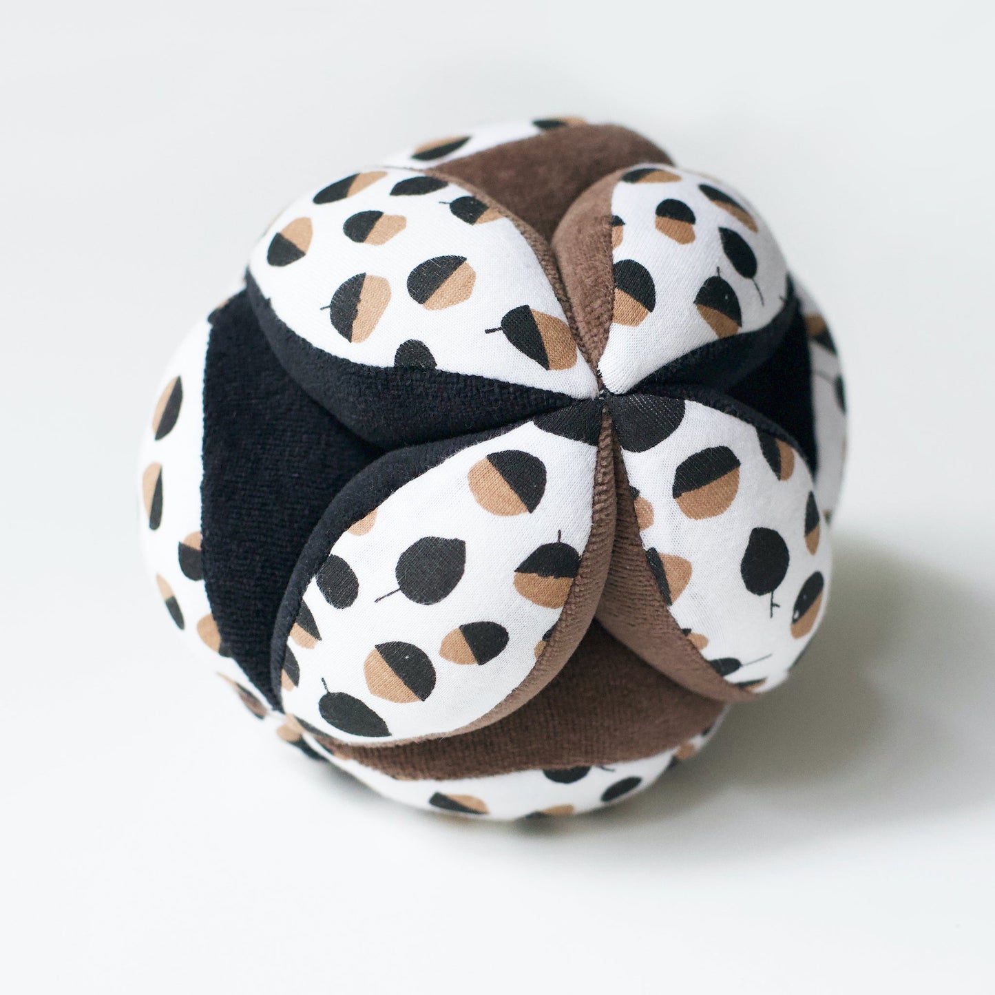 Wee Gallery Organic Cotton Acorn Playmat and Clutch Ball Set