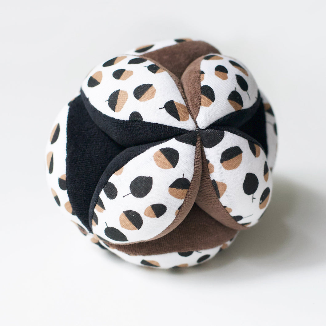 Wee Gallery Organic Cotton Sensory Clutch Ball