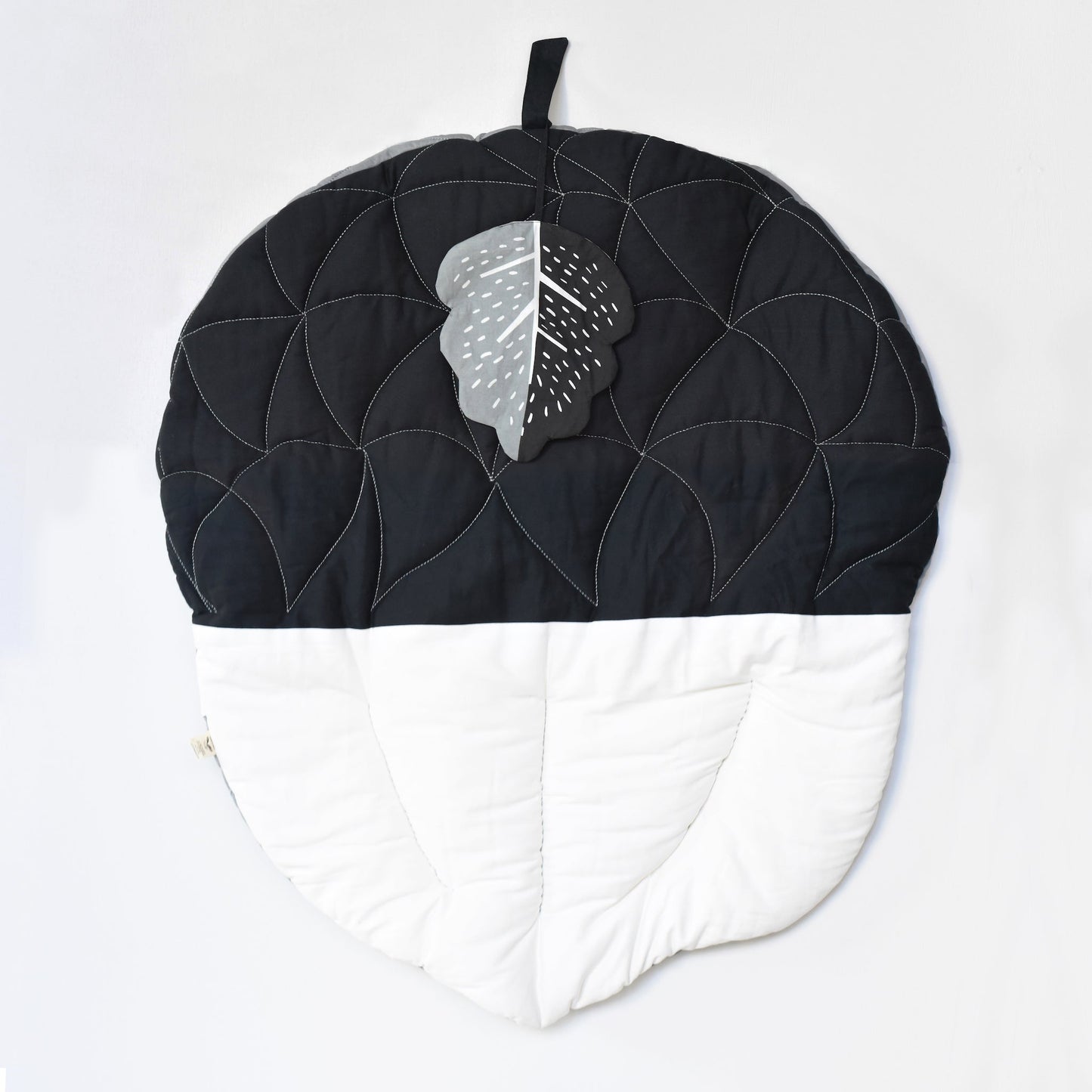 Wee Gallery Organic Cotton Acorn Playmat and Clutch Ball Set