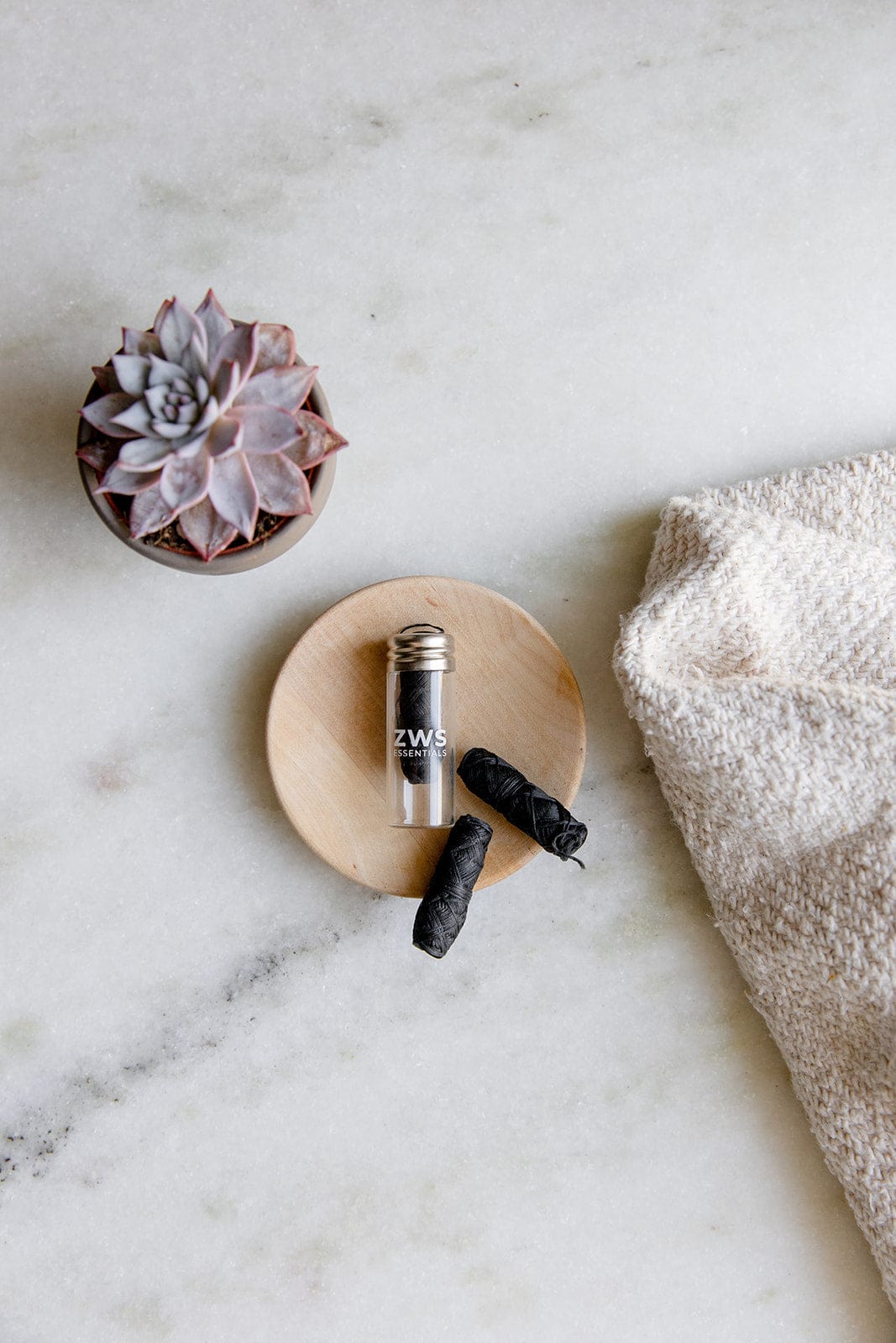ZeroWasteStore Bamboo Charcoal Floss - Thumbnail 4
